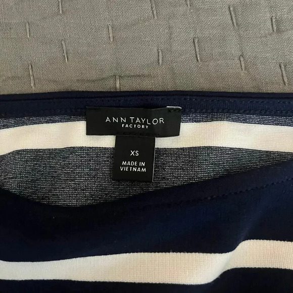 Ann Taylor Factory Dress Stripe Sheath Knee Length Stripe Bell Sleeve XS Work - Picture 7 of 8